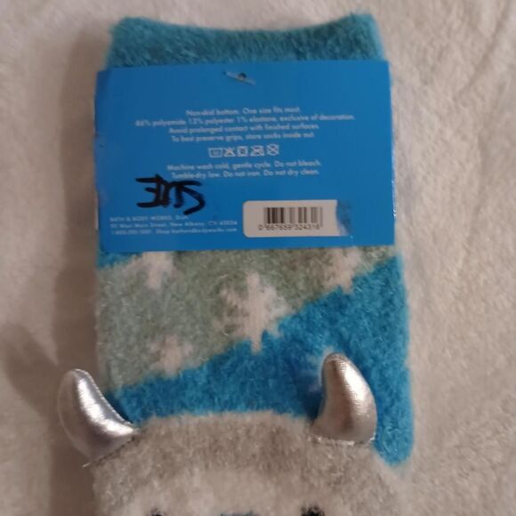 Bath & Body Works Yeti drinking hot cocoa Shea-Infused Chill Lounge Socks - Picture 4 of 4